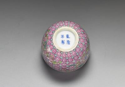 图片[3]-Zhong wine cup with flower on a polychrome ground in falangcai painted enamels, Qianlong reign (1736-1795), Qing dynasty-China Archive